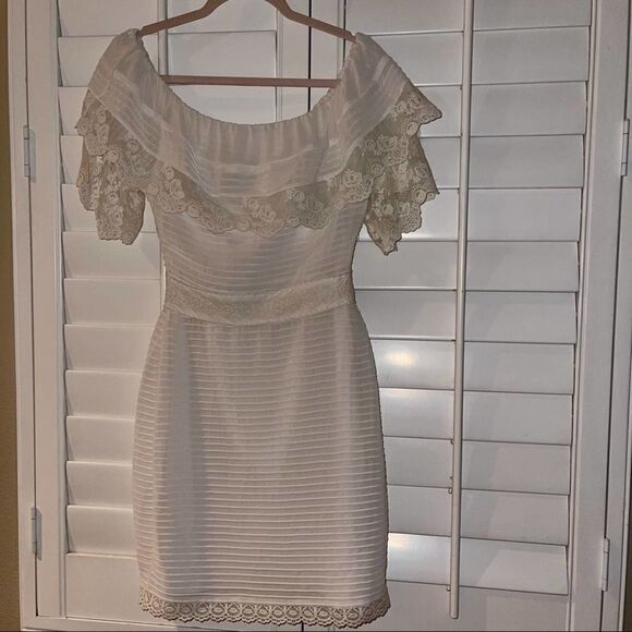 Alice by Temperly White Lace Whispers Off Shoulder Mini Dress Sz 4 - Picture 2 of 14